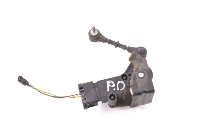Senzor de nivel &icirc;nălțime dreapta față LAND ROVER RANGE ROVER SPORT II L494 2015 OEM: CPLA-3D026-AA 12314769