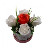 Aranjament Floral Cutie Trandafiri Sapun, 4 Albi + 1 Portocaliu, Decor Romantic Elegant, Cadou Special, DaliMag