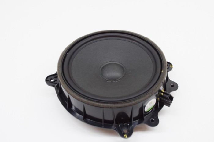 Difuzor ușă st&acirc;nga față TESLA MODEL Y 2021 OEM: 1079744-00-E 14827410