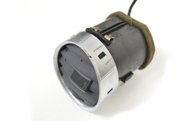 Gura de ventilație planșa de bord AUDI A4 Cabrio 8H7, B6, 8HE, B7 2006 OEM: 8H0820951D 11789117