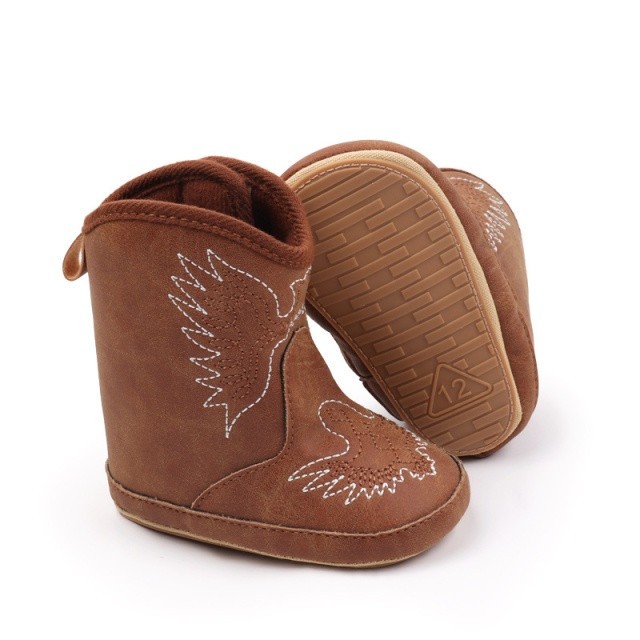 Cizmulite pentru bebelusi, maro, stil cowboy, cu broderie de aripi (Marime