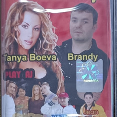 Casetă audio sigilată cu muzică de petrecere și manele