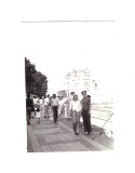Poza mica personaje langa cazinoul din Constanta, 1977, stare buna