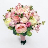 Buchet de bujori roze, ranunculus alb-roze, rezistent peste ani