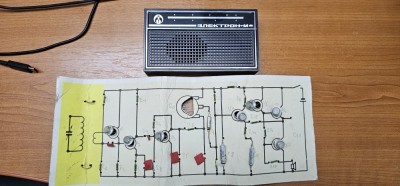 CARCASA RADIO ELECTRON -M RUSESC , PARTEA FATA , DIFUZOR + PIESE . foto