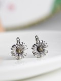 Cumpara ieftin Cercei din Argint 925 , zDaisy Bloom, , Design Floral Bicolor cu Inchidere Engleza