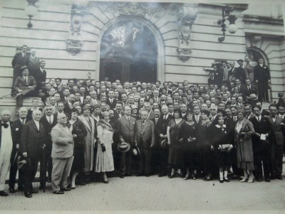 Avocati, personalitati juridice, fotografie intrare Universitatea din Iași foto