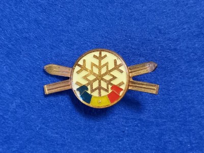 Insigna sport-Schi - Federatia de Schi din ROMANIA foto