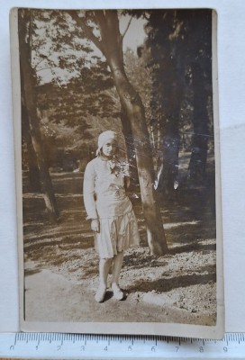 Fotografie t&amp;acirc;nără &amp;icirc;n parc &amp;ndash; modă interbelică &amp;ndash; cca. 1930 &amp;ndash; carte poștală foto