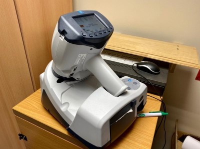 Nidek HandyRef-K Handheld Ref/Keratometer foto