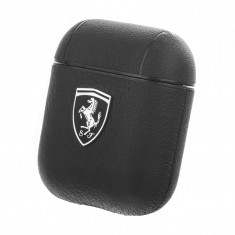 Husa Protectie Casti Ferrari Off Track pentru Apple AirPods Gen 1 / Apple AirPods Gen 2, Neagra FEOA2LEBK foto