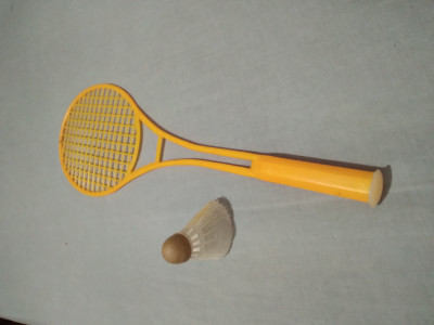 PALETA BADMINTON ANII 70 COMUNISTA NU ARE DEFECTE foto