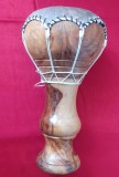 Darbuka tunisiana, instrument din lemn de maslin