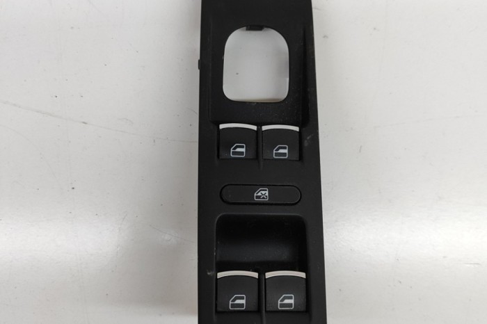 VW PASSAT Variant B7 365 2012 OEM: 3AB857857 SKU: 30202151