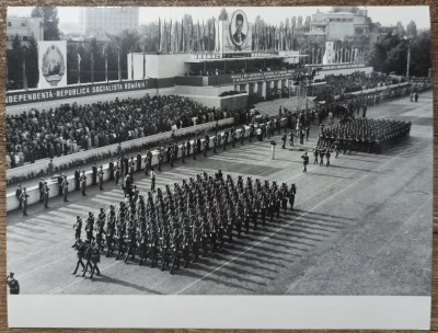 Scena de la defilarea din 23 august 1984// fotografie foto