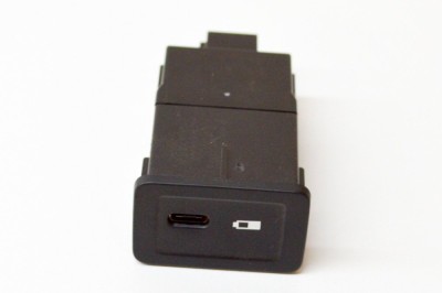 Port USB/AUX-In MERCEDES-BENZ A V177, Z177 2021 OEM: A2478200401 15153695 foto