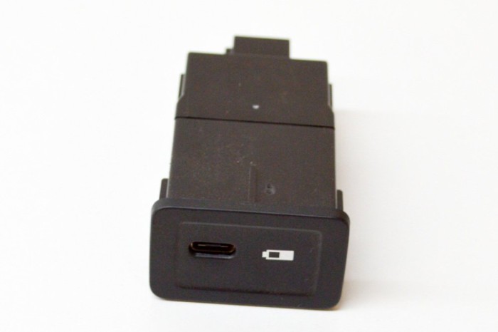 Port USB/AUX-In MERCEDES-BENZ A V177, Z177 2021 OEM: A2478200401 15153695