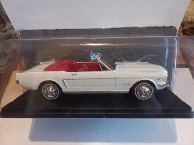 Macheta Ford Mustang Convertible - 1965 - Hachette scara 1:24 foto