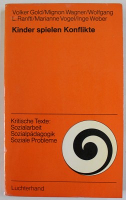 KINDER SPIELEN KONFLIKTE ( CONFLICTELE JOCURILE COPIILOR ) von VOLKER GOLD ...INGE WEBER , TEXT IN LIMBA GERMANA , 1975 foto