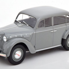 Macheta auto Moskvich 400 1946 gri, 1:18 iScale