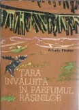 Cumpara ieftin Tara invaluita in parfumul rasinilor Arkady Fiedler Editura Stiintifica 1964 Carte Literatura Straina