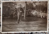 Mihail Arnautu cantand in fata soldatilor, front, Crimeea 1942// fotografie