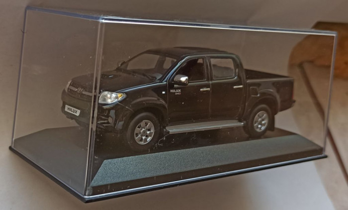 Macheta Toyota Hilux MK7 2005 - Minichamps 1/43