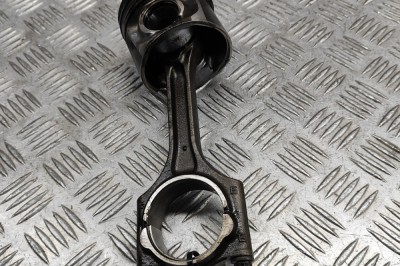 Piston VOLVO V60 2010 OEM: 31339777,31401216 28296794 foto