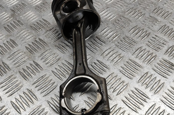 Piston VOLVO V60 2010 OEM: 31339777,31401216 28296794