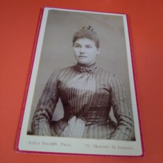 FOTO FEMEIE ANII 1900 VECHI PE CARTON GROS 10 / 7 CM DE COLECTIE RARA!