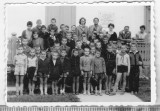 Bnk foto Copii in vizita la Casa memoriala N Grigorescu Campina - anii `60, Alb-Negru, Romania de la 1950, Cladiri