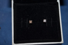 CERCEI AUR alb 18K + 2 DIAMANTE x 0.10ct = 0.20ct - 4 Gheare - Model STUD - 2g.! foto