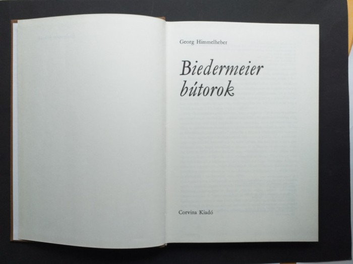 Mobilier, mobila Biedermeier. Prezinta si descrie 166 piese