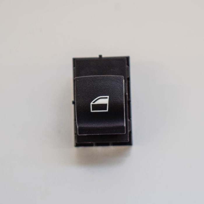 Buton geam ușă st&acirc;nga spate BMW 2 Active Tourer F45 2014 OEM: 9208107 2482345