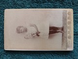 SUPERBA fotografie , anul 1900 atelier Hanau - Germania . Copila cu papusa .dimensiuni foto 11 cm x 6 cm