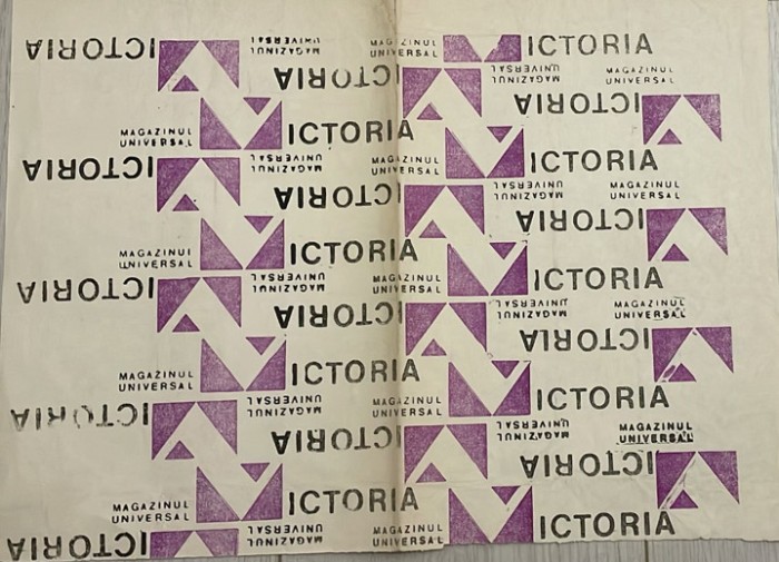 Anii 70 Hartie ambalaj 3 / de impachetat Magazin Universal VICTORIA, BUCURESTI comunism, epoca aur, comert socialist, colectie, cadou 42 x 32 cm
