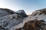 Tablou Canvas, "Munții acoperiți de zăpadă la apus", Peisaj, Munți, Rocă, Cer, Teren, Seară, Natura, Tranquilitate, Frumusețe, V&acirc;rfuri, St&acirc;nci, Aventu