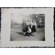 Fotografie, Grup de eleve strajeri, perioada interbelica