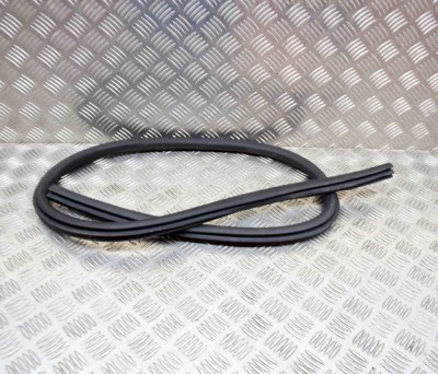 Garnitura ușă dreapta față VW SCIROCCO 137, 138 2013 OEM: 1K8867911B foto