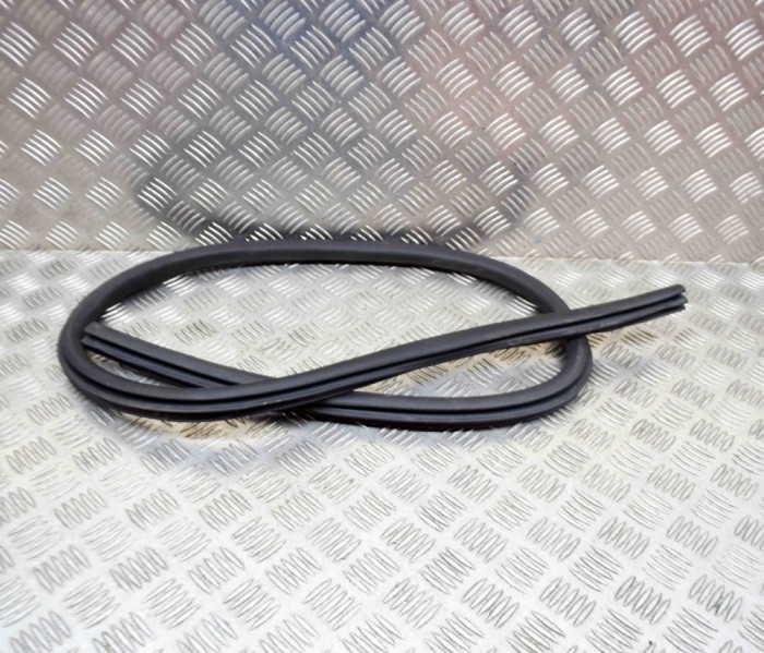 Garnitura ușă dreapta față VW SCIROCCO 137, 138 2013 OEM: 1K8867911B