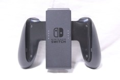Nintendo Switch controller joy con grip HAC-011