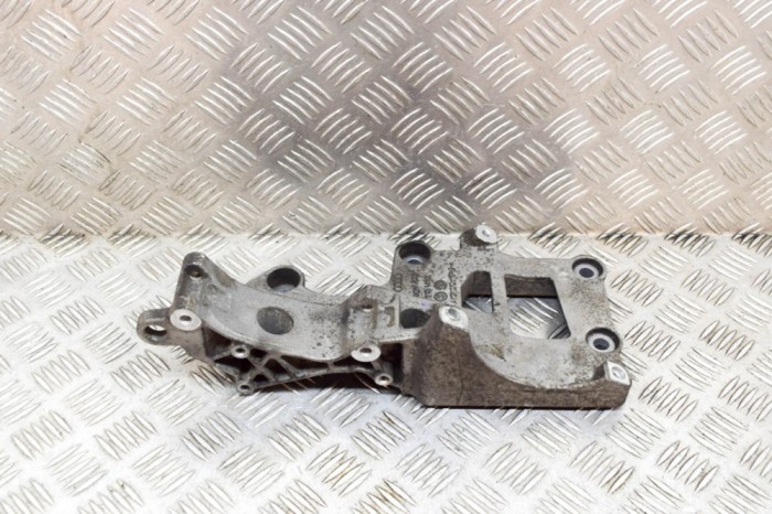 Suport alternator VW GOLF V 1K1 2009 OEM: 06F903143E 15022580