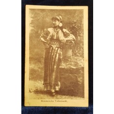 TANARA IN COSTUM POPULAR MUNTENESC , POZAND IN STUDIO , CARTE POSTALA ILUSTRATA , MONOCROMA , NECIRCULATA , PERIOADA INTERBELICA