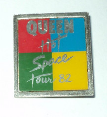 Insigna Queen Hot Space Tour 82 foto