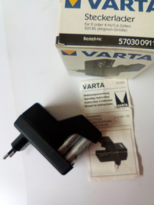 INCARCATOR BATERII(acumulator) -VARTA- foto