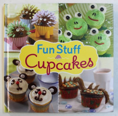 FUN STAFF - CUPCAKES , 2010 foto