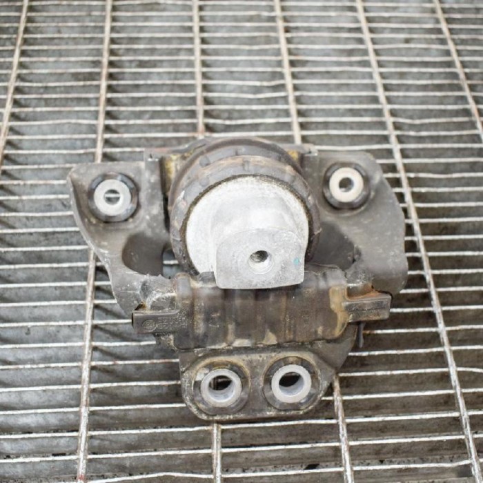 Suport motor dreapta VOLVO XC90 II 2017 OEM: 31330588 3815397