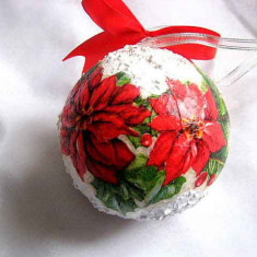 Glob brad cu Mos Craciun si flori, glob ornament sarbatori iarna 29923