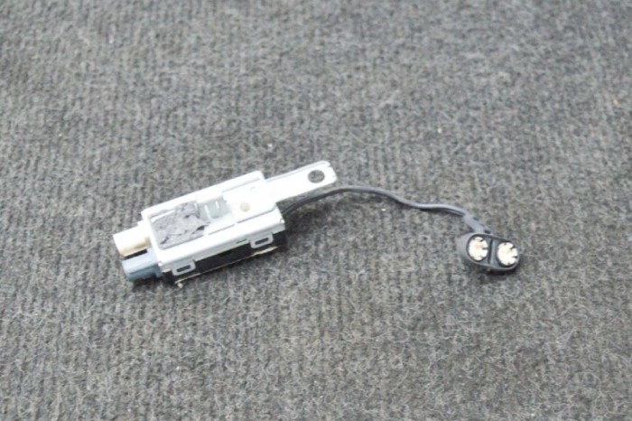 Amplificator de antena TESLA MODEL S 2014 OEM: 100479300D 11540070