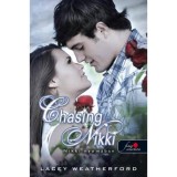 Chasing Nikki - Nikki nyom&aacute;ban (Nikki nyom&aacute;ban 1.) - Lacey Weatherford
